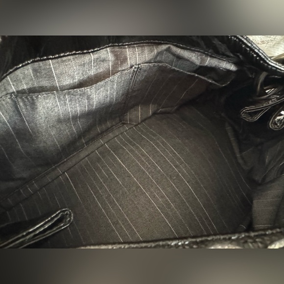 CHANEL black patent leather bag - Picture 12 of 12